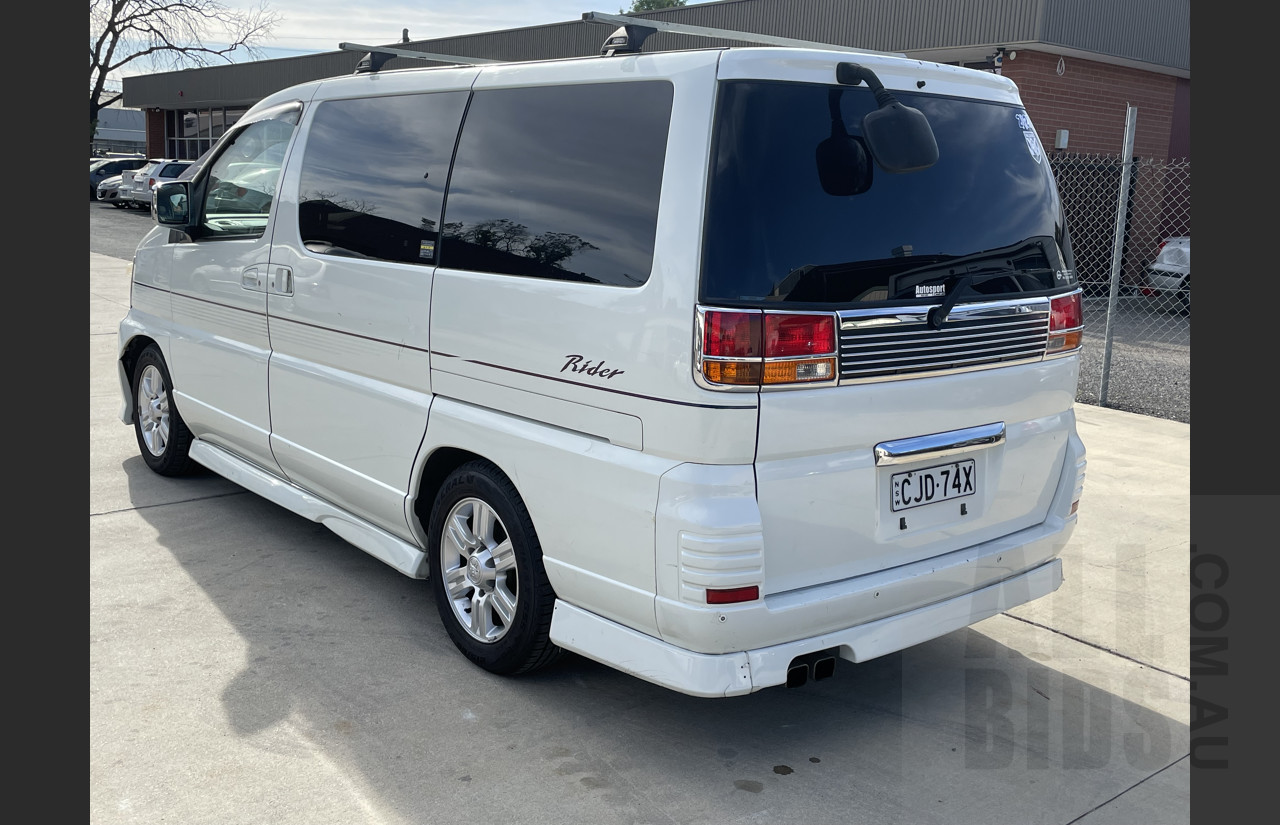 01/2001 Nissan Elgrand Rider Van White 3.5L