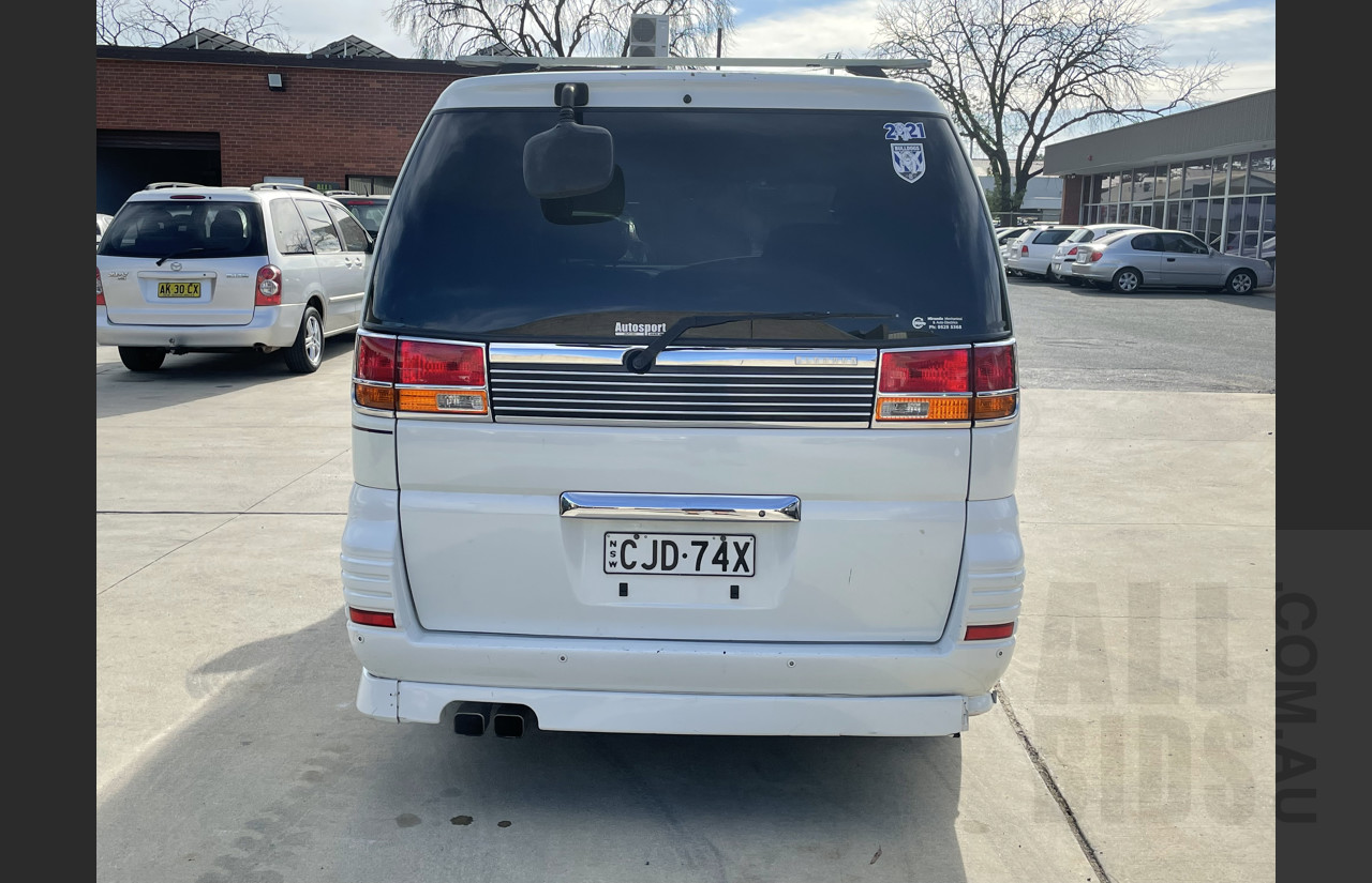 01/2001 Nissan Elgrand Rider Van White 3.5L
