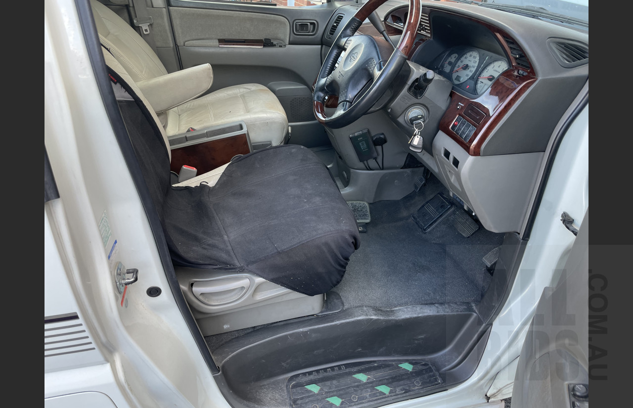 01/2001 Nissan Elgrand Rider Van White 3.5L