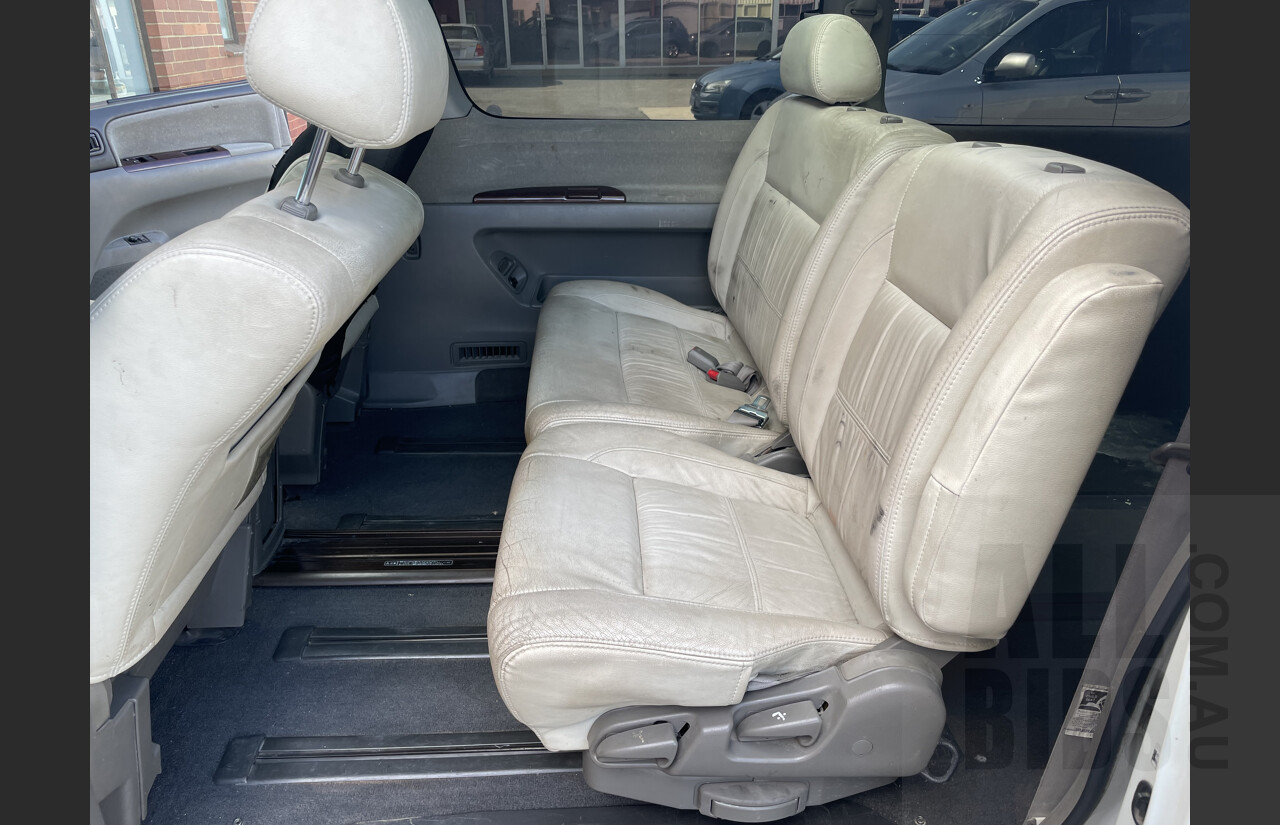 01/2001 Nissan Elgrand Rider Van White 3.5L