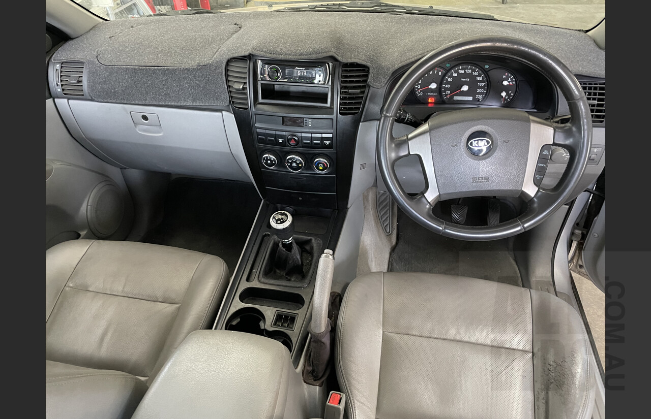 11/2004 Kia Sorento  BL 4d Wagon Silver 3.5L