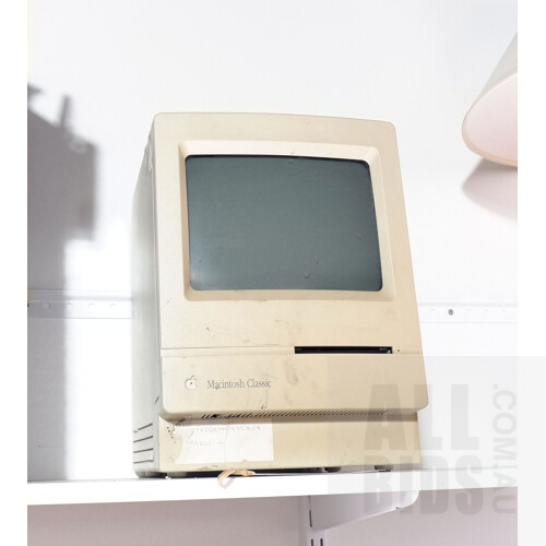 Retro Apple Macintosh Classic Computer Model M1420
