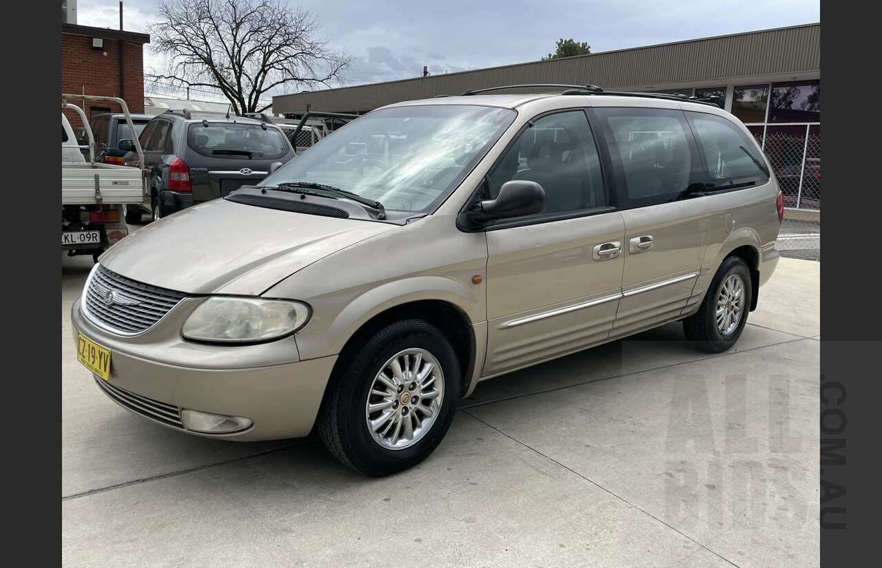 7/2002 Chrysler Grand Voyager Limited RG 4d Wagon Gold 3.3L
