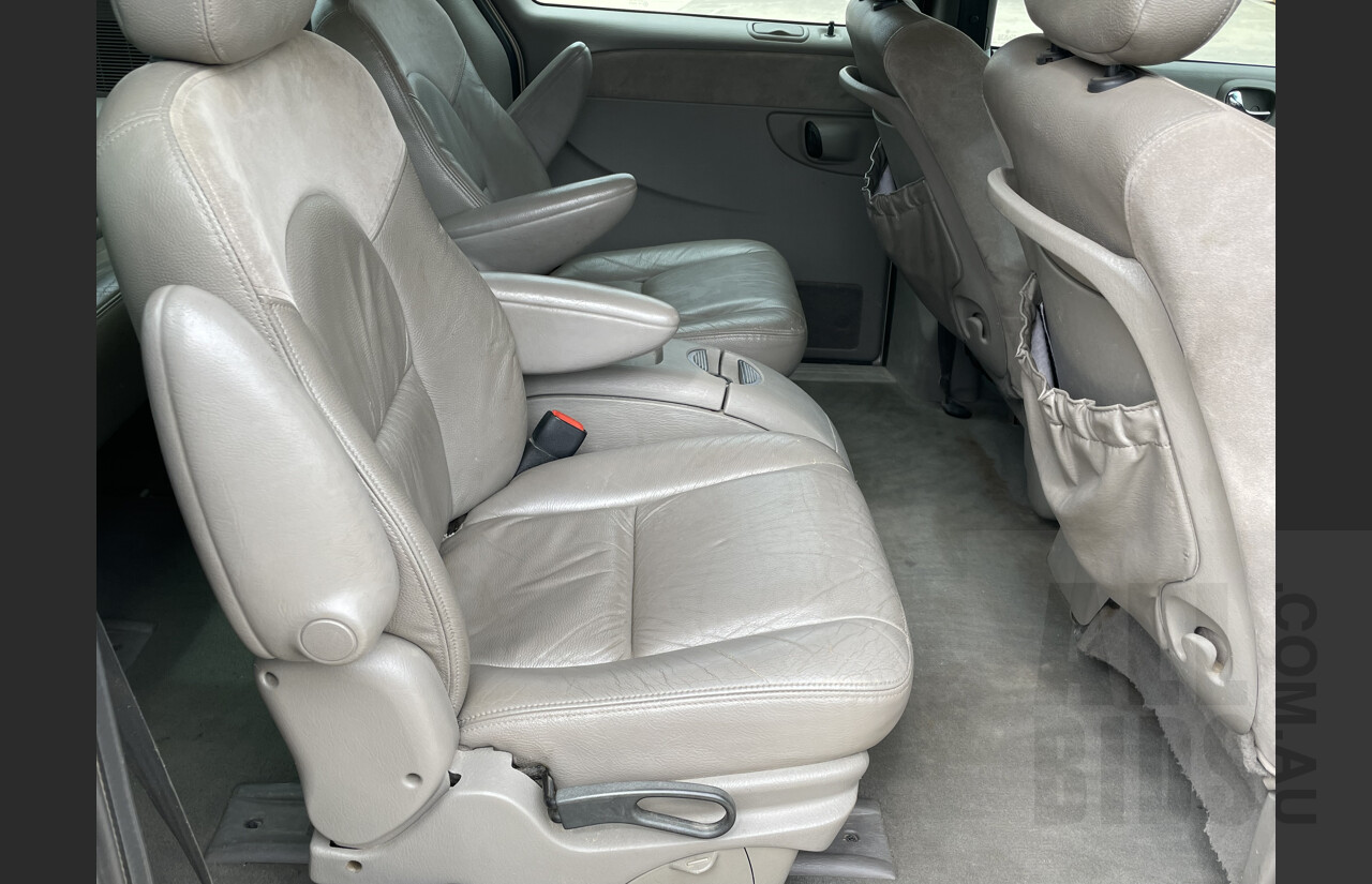 7/2002 Chrysler Grand Voyager Limited RG 4d Wagon Gold 3.3L