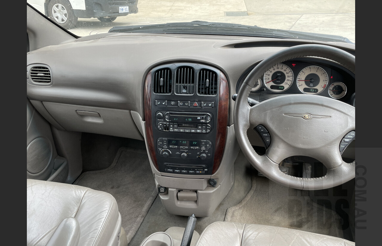 7/2002 Chrysler Grand Voyager Limited RG 4d Wagon Gold 3.3L