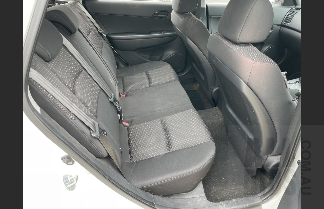 7/2009 Hyundai i30 cw SX 1.6 CRDi FD MY09 4d Wagon White 1.6L