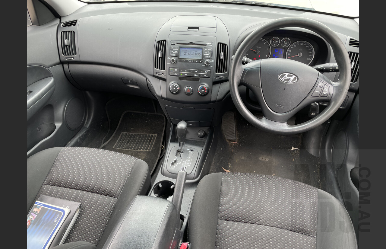 7/2009 Hyundai i30 cw SX 1.6 CRDi FD MY09 4d Wagon White 1.6L