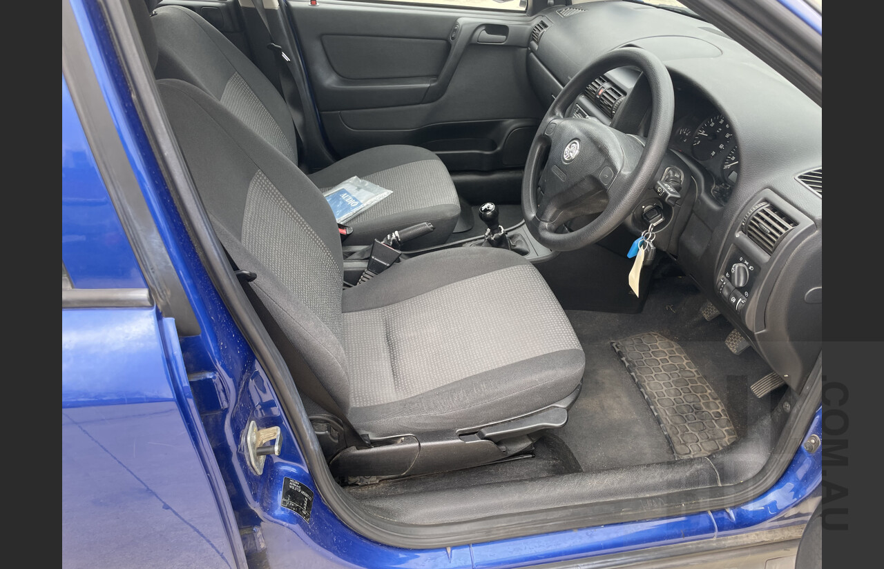 11/2004 Holden Astra Classic TS 5d Hatchback Blue 1.8L
