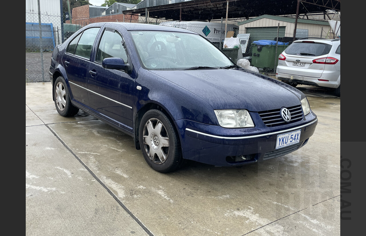 2/2002 Volkswagen Bora 2.3L V5 1J 4d Sedan Blue 2.3L