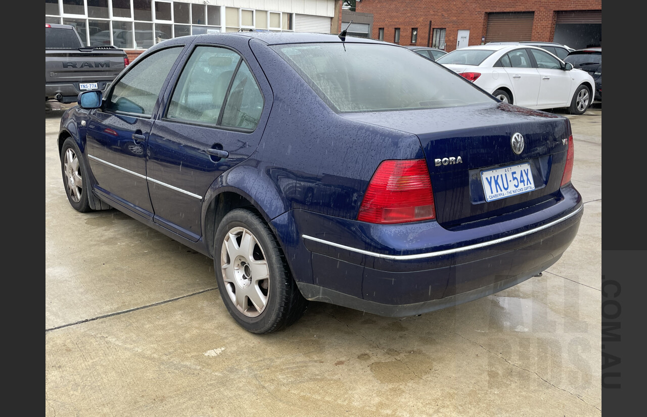 2/2002 Volkswagen Bora 2.3L V5 1J 4d Sedan Blue 2.3L