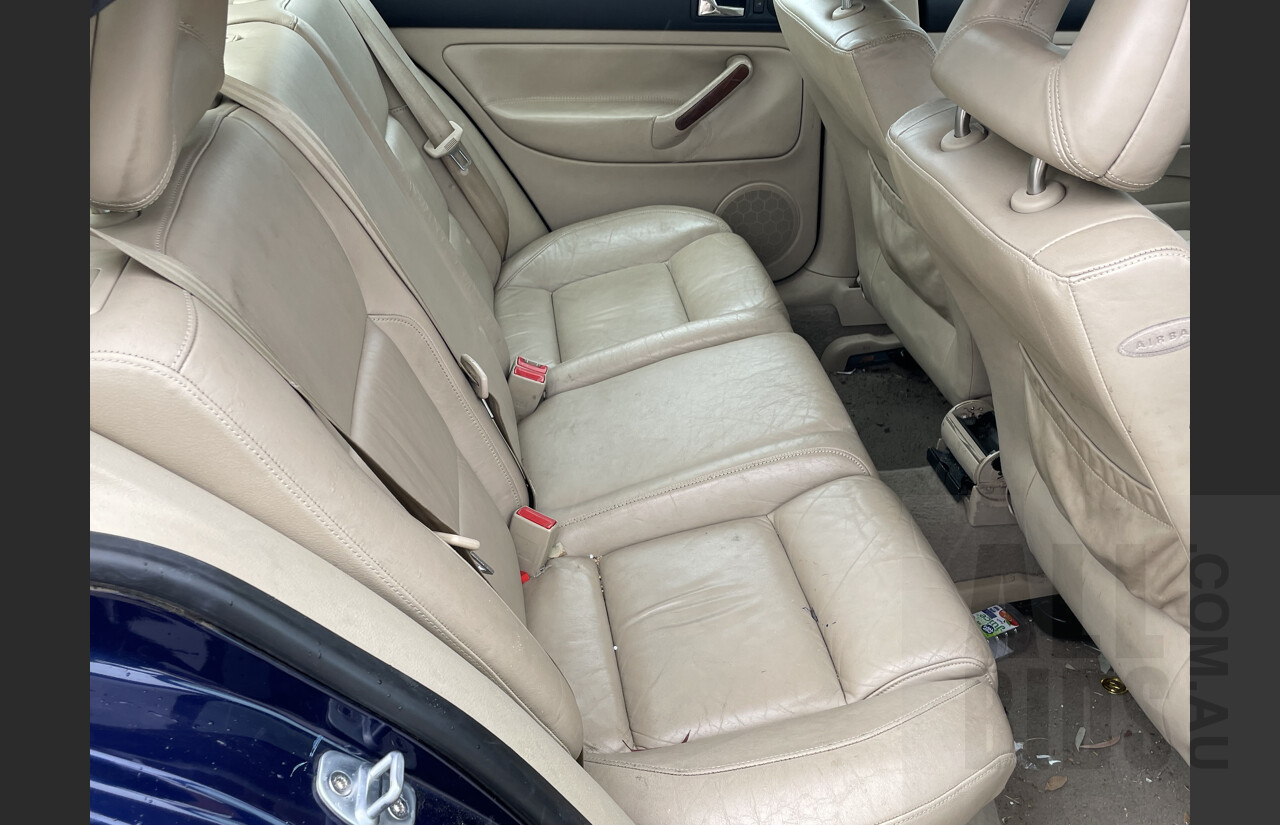 2/2002 Volkswagen Bora 2.3L V5 1J 4d Sedan Blue 2.3L