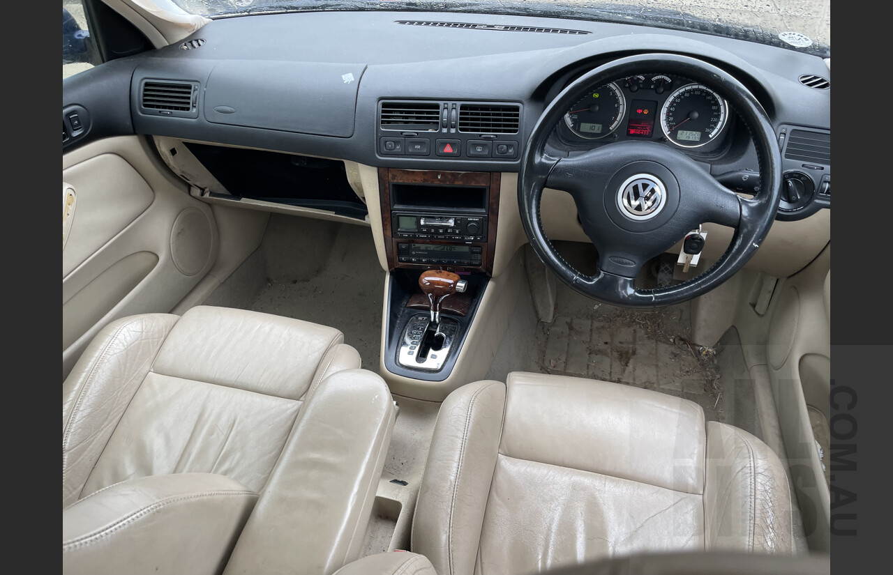 2/2002 Volkswagen Bora 2.3L V5 1J 4d Sedan Blue 2.3L