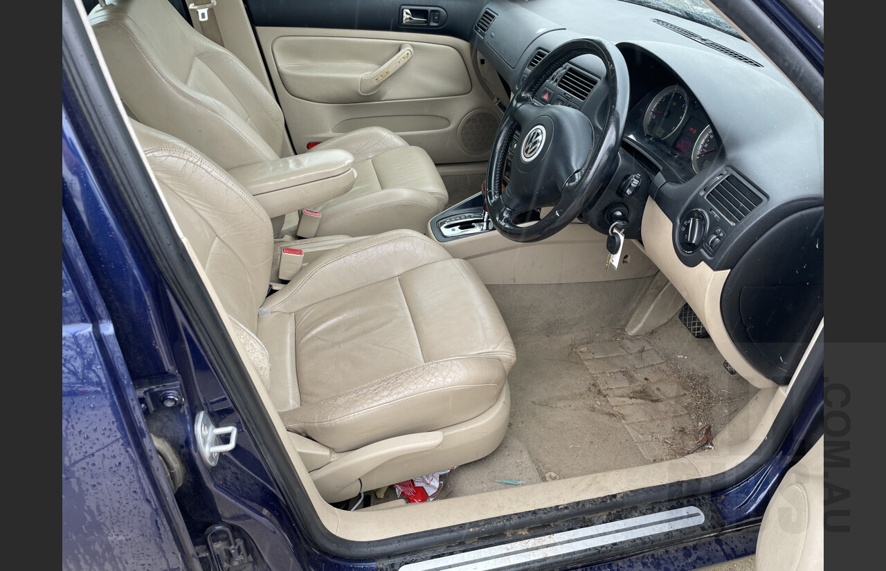 2/2002 Volkswagen Bora 2.3L V5 1J 4d Sedan Blue 2.3L