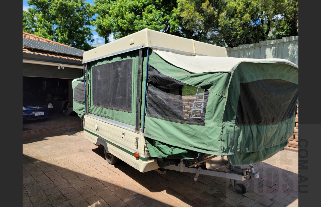 1/1984 Coleman Pop-up Camper