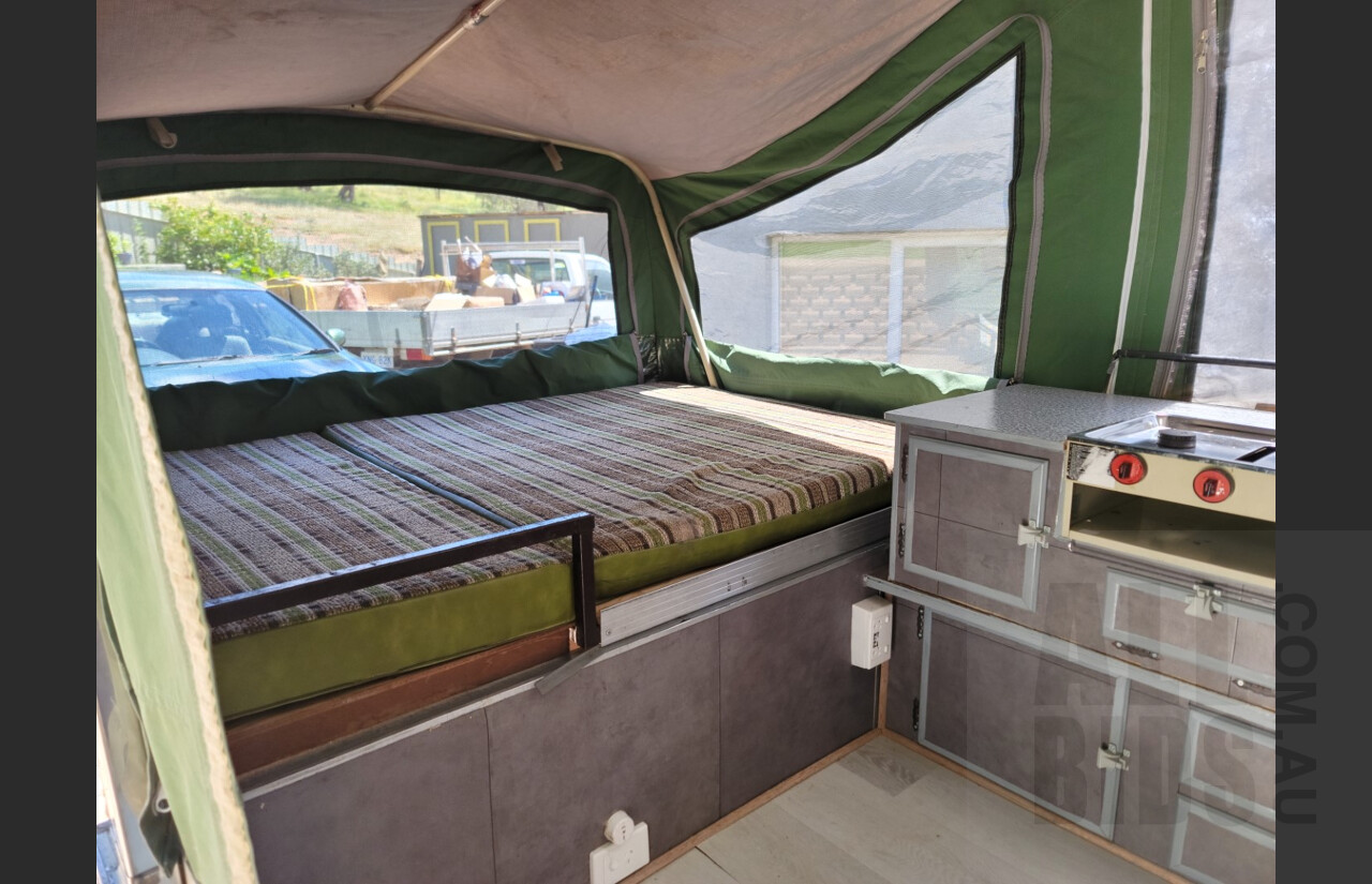 1/1984 Coleman Pop-up Camper