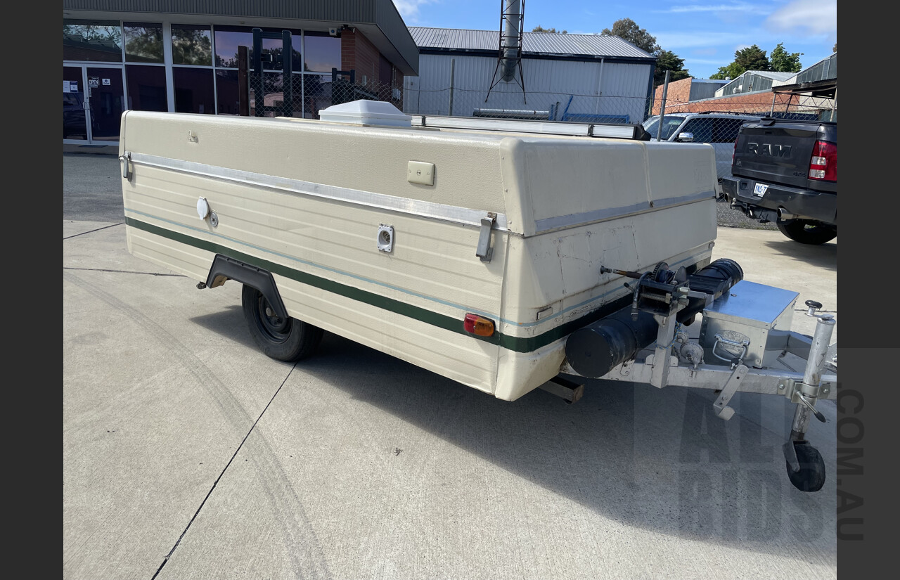 1/1984 Coleman Pop-up Camper