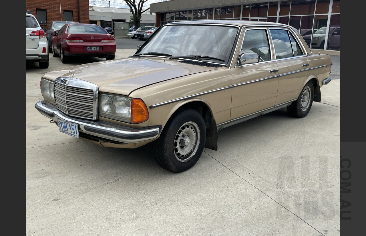 2/1984 Mercedes-Benz 280 E W123 4d Sedan Gold 2.7L