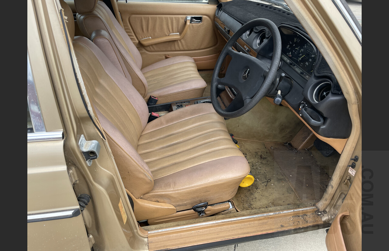 2/1984 Mercedes-Benz 280 E W123 4d Sedan Gold 2.7L