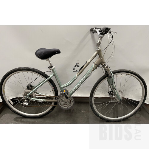 Giant Cypress LX 24 Speed Womens Lot 1341474 ALLBIDS