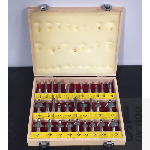 Triton Router, Table, Dust Extraction Kit And 30 Piece router Bit Kit