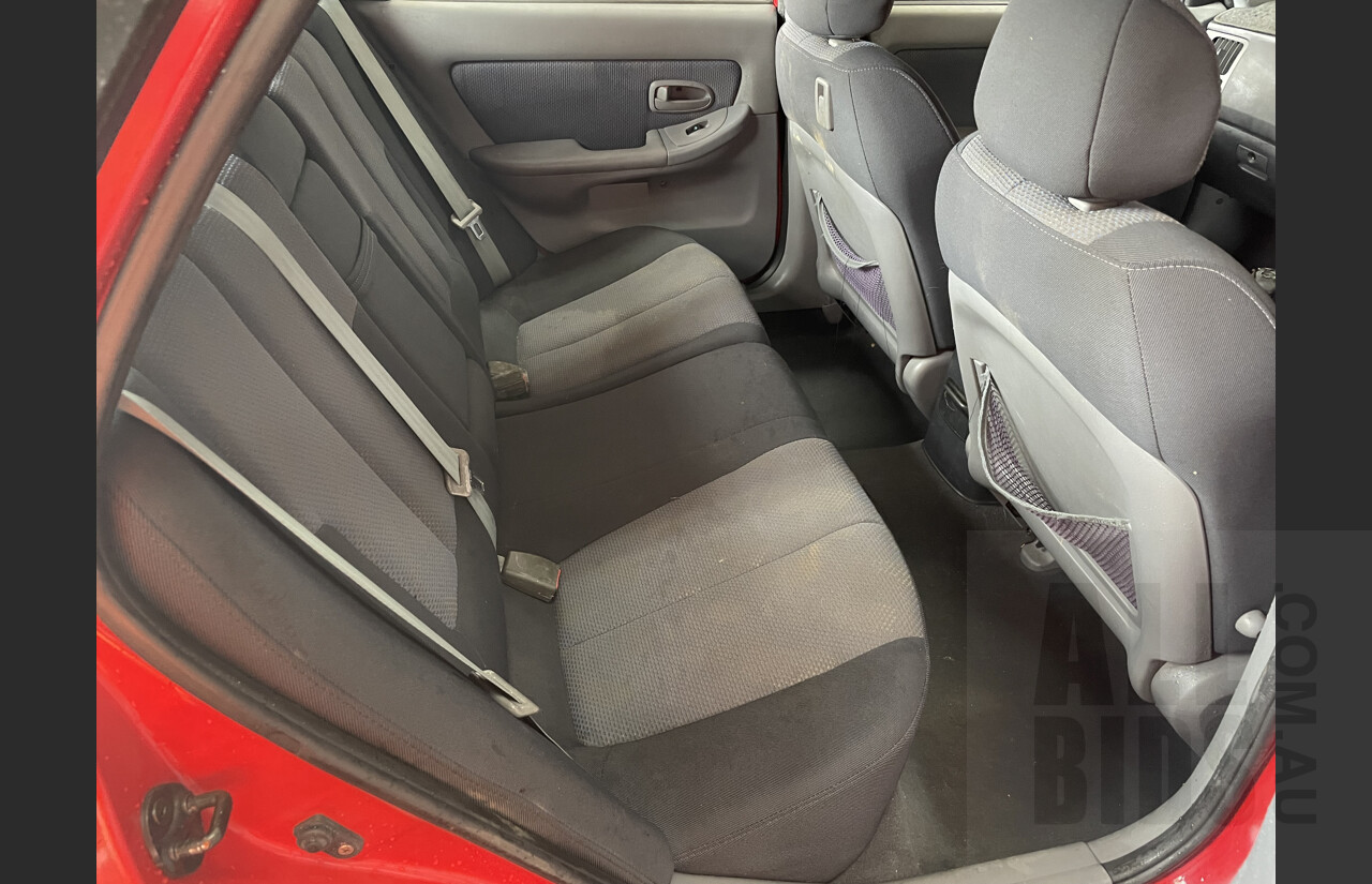 7/2005 Hyundai Elantra FX 2.0 HVT XD MY05 5 Door Hatchback Red 2.0L