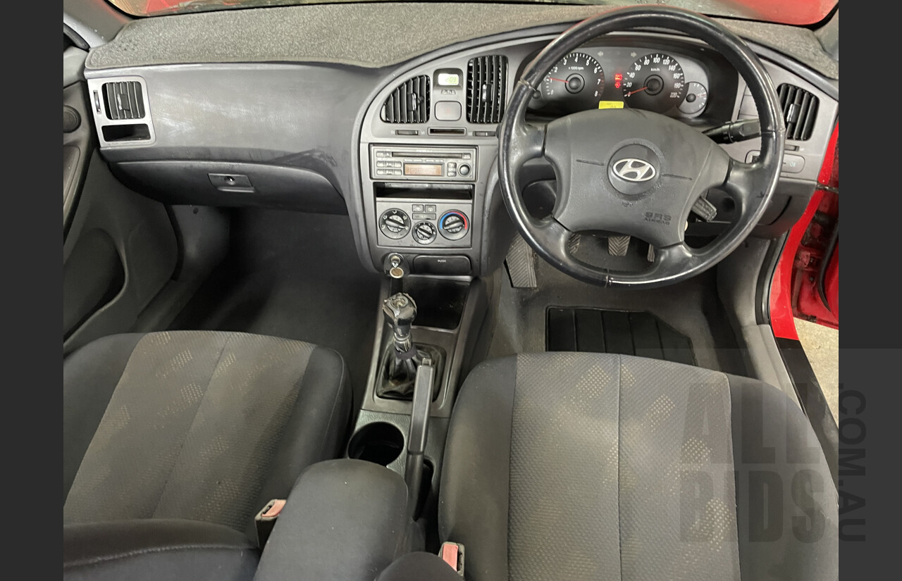 7/2005 Hyundai Elantra FX 2.0 HVT XD MY05 5 Door Hatchback Red 2.0L