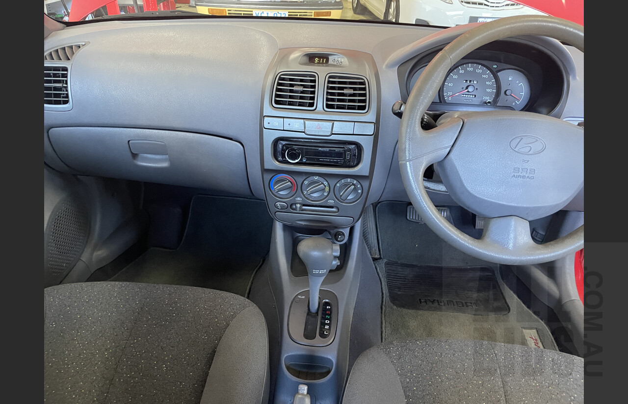 11/2000 Hyundai Accent GL LC 5d Hatchback Red 1.5L