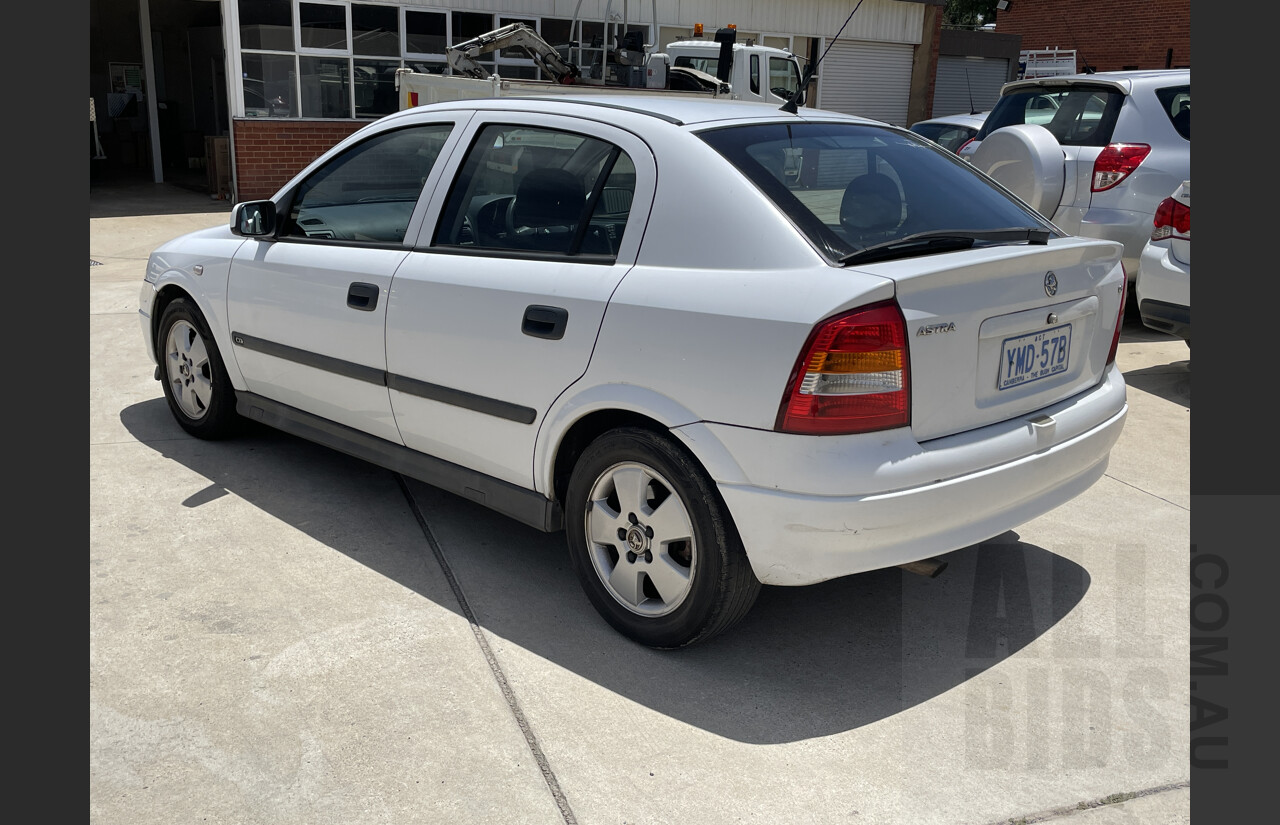 11/2003 Holden Astra CD TS 5d Hatchback White 1.8L