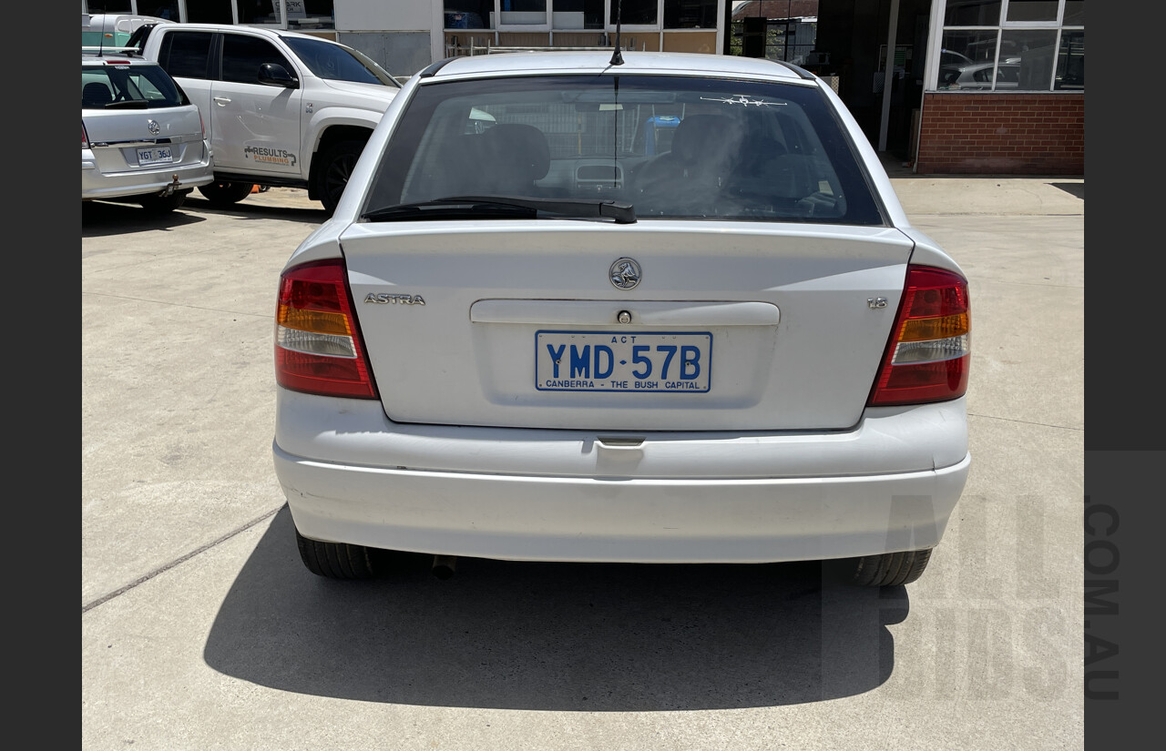 11/2003 Holden Astra CD TS 5d Hatchback White 1.8L