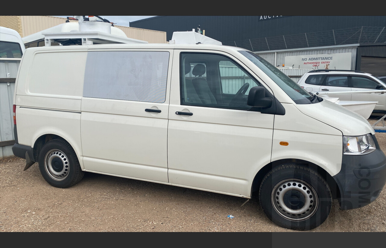 8/2006 Volkswagen Transporter (SWB) T5 Van White 2.5L Turbo Diesel