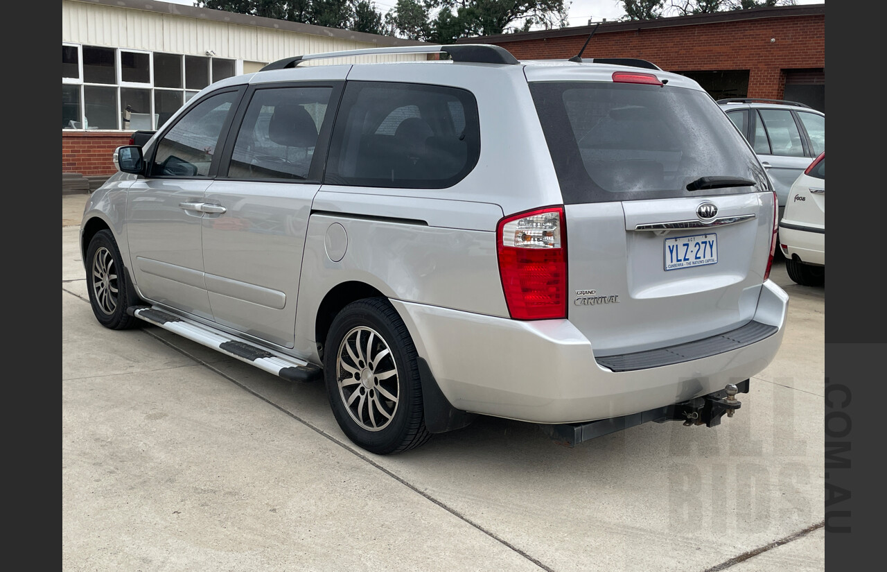 1/2012 Kia Grand Carnival SLi VQ MY12 4d Wagon Silver  3.5L