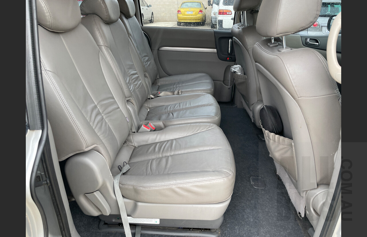 1/2012 Kia Grand Carnival SLi VQ MY12 4d Wagon Silver  3.5L