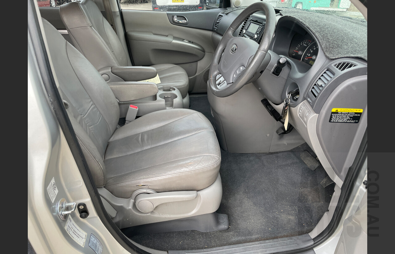 1/2012 Kia Grand Carnival SLi VQ MY12 4d Wagon Silver  3.5L