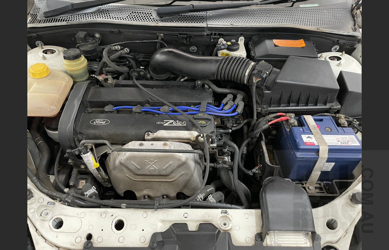 11/2003 Ford Focus LX LR 5d Hatchback White 1.8L