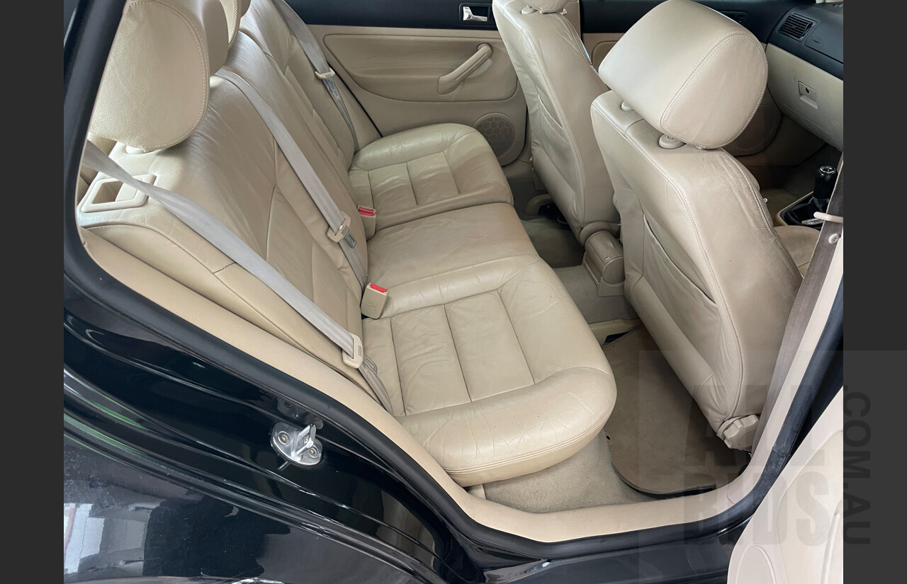 12/2000 Volkswagen Golf GL 5d Hatchback Black 2.0L