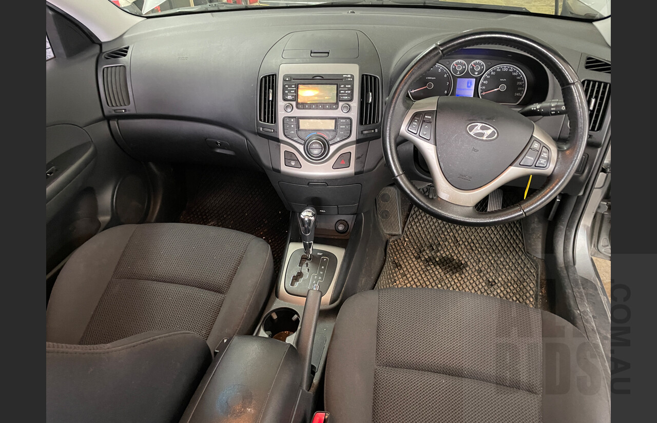 12/2009 Hyundai i30 cw SLX 2.0 FD MY10 4d Wagon Silver 2.0L