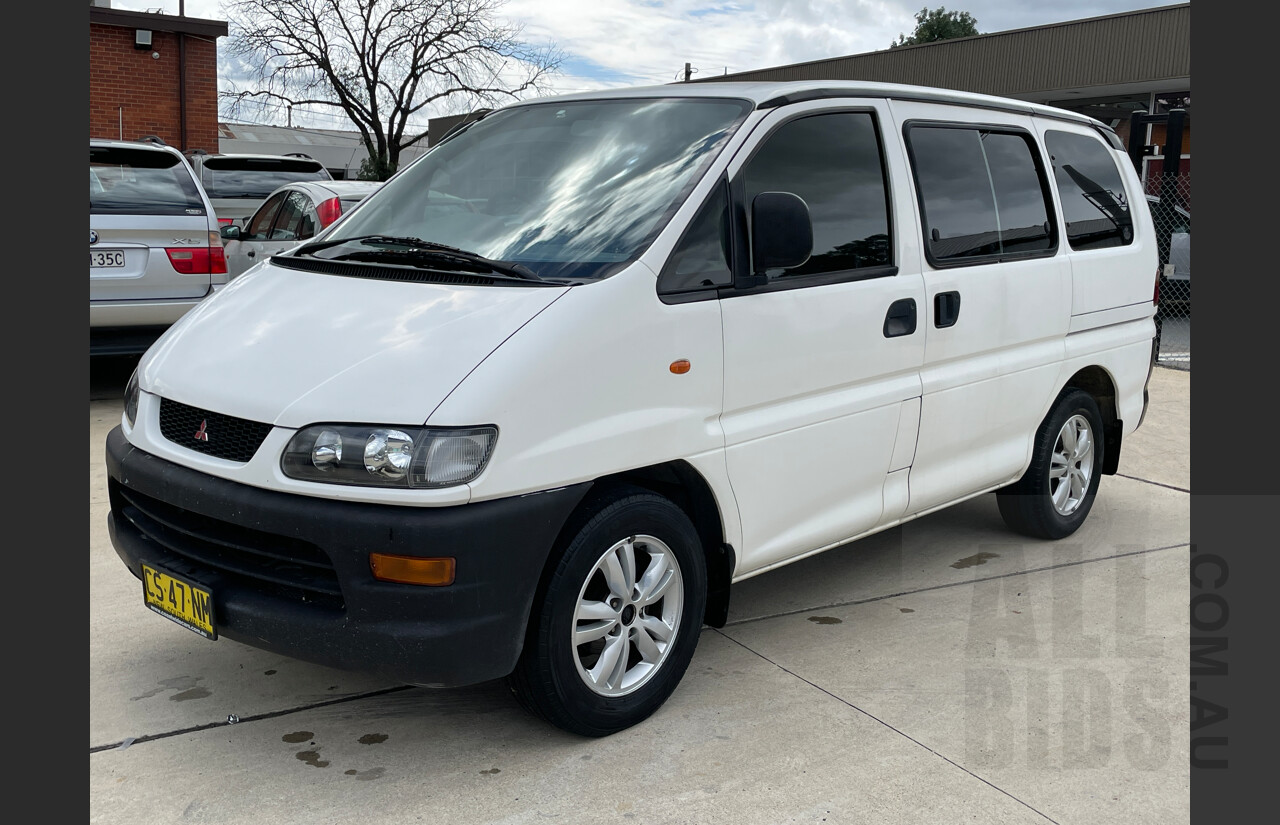 1/2001 Mitsubishi Starwagon Satellite SJ 2d Wagon White 2.0L