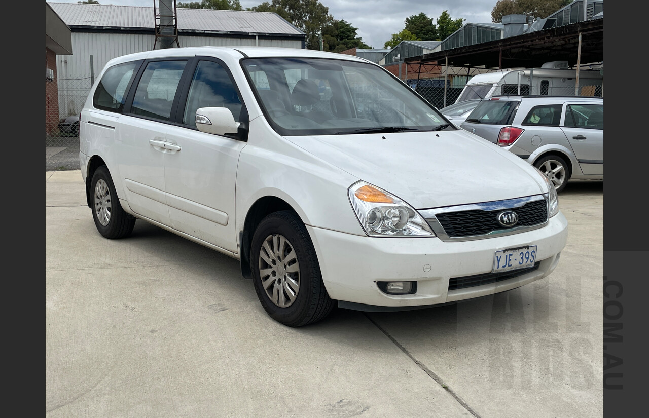 11/2012 Kia Grand Carnival S VQ MY13 4d Wagon White 3.5L