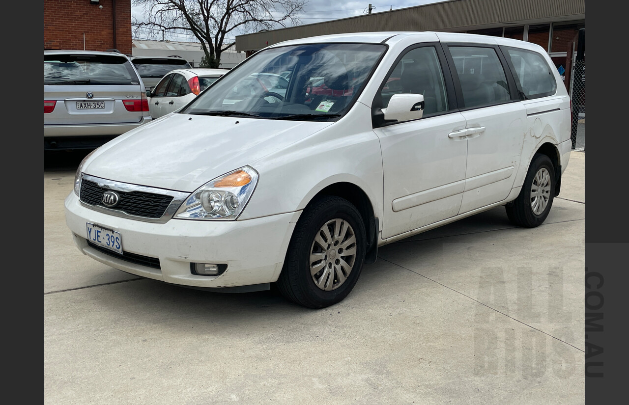 11/2012 Kia Grand Carnival S VQ MY13 4d Wagon White 3.5L