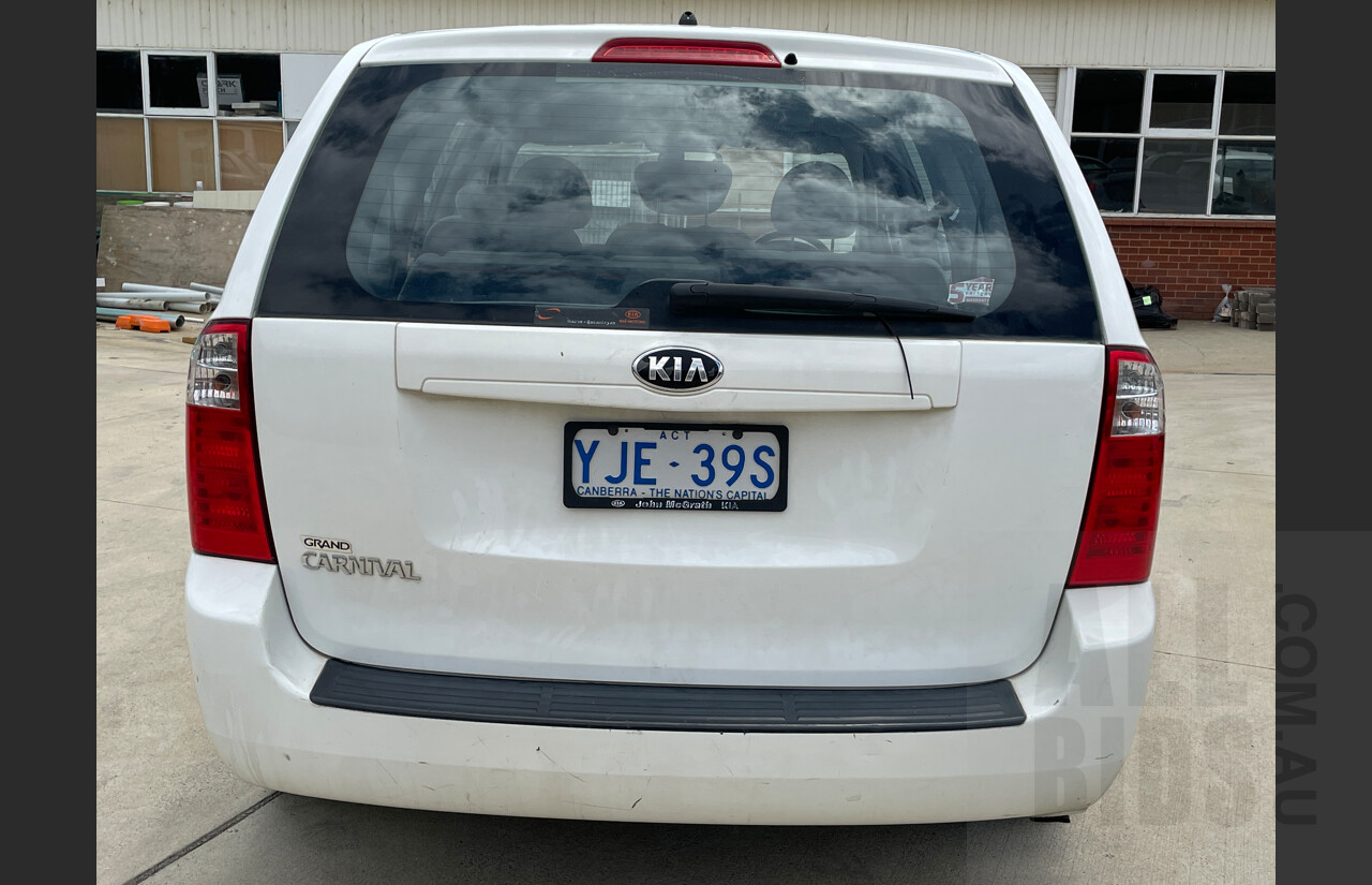 11/2012 Kia Grand Carnival S VQ MY13 4d Wagon White 3.5L