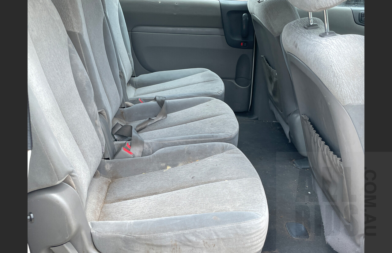 11/2012 Kia Grand Carnival S VQ MY13 4d Wagon White 3.5L