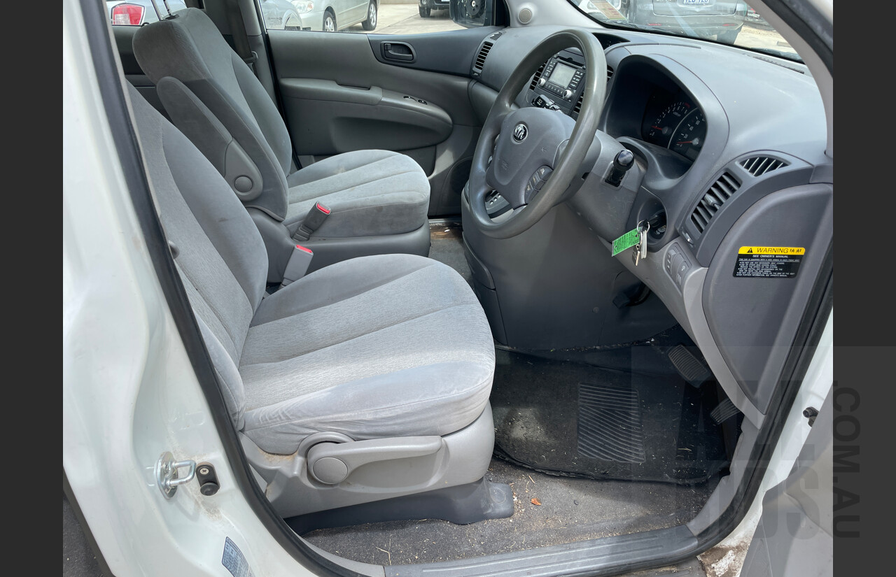 11/2012 Kia Grand Carnival S VQ MY13 4d Wagon White 3.5L