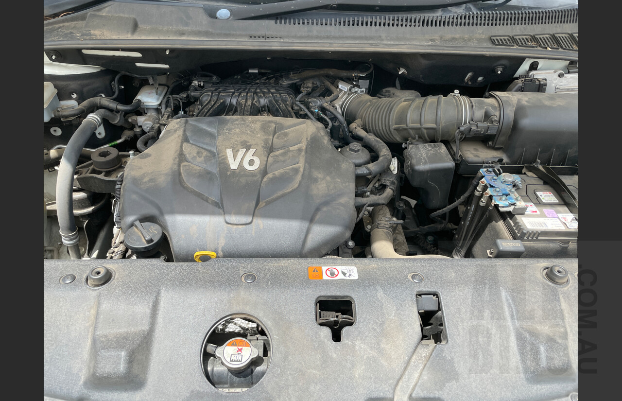 11/2012 Kia Grand Carnival S VQ MY13 4d Wagon White 3.5L