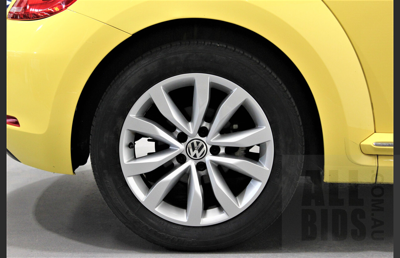 7/2013 Volkswagen Beetle 1L 3dr Hatchback Yellow 1.4L Twincharge Manual