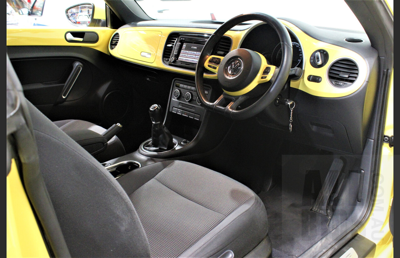 7/2013 Volkswagen Beetle 1L 3dr Hatchback Yellow 1.4L Twincharge Manual