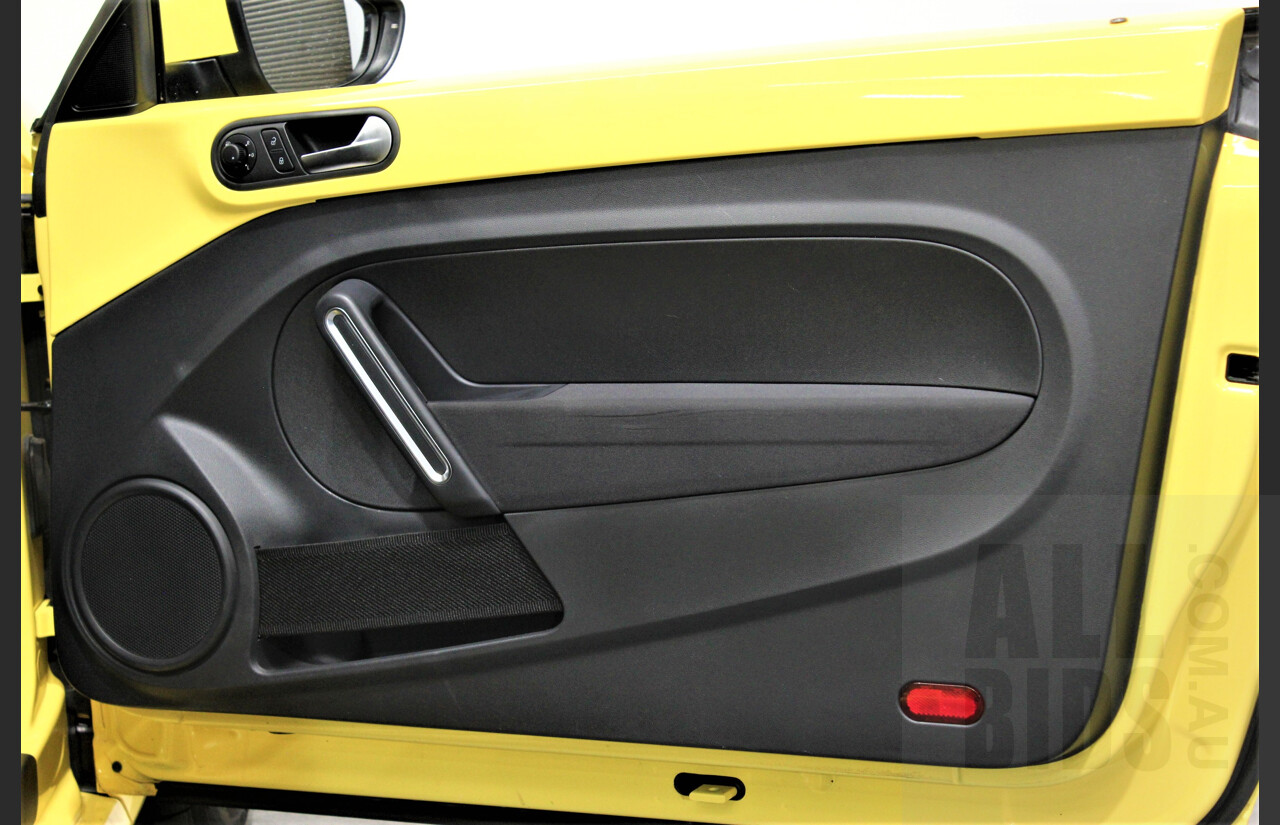 7/2013 Volkswagen Beetle 1L 3dr Hatchback Yellow 1.4L Twincharge Manual