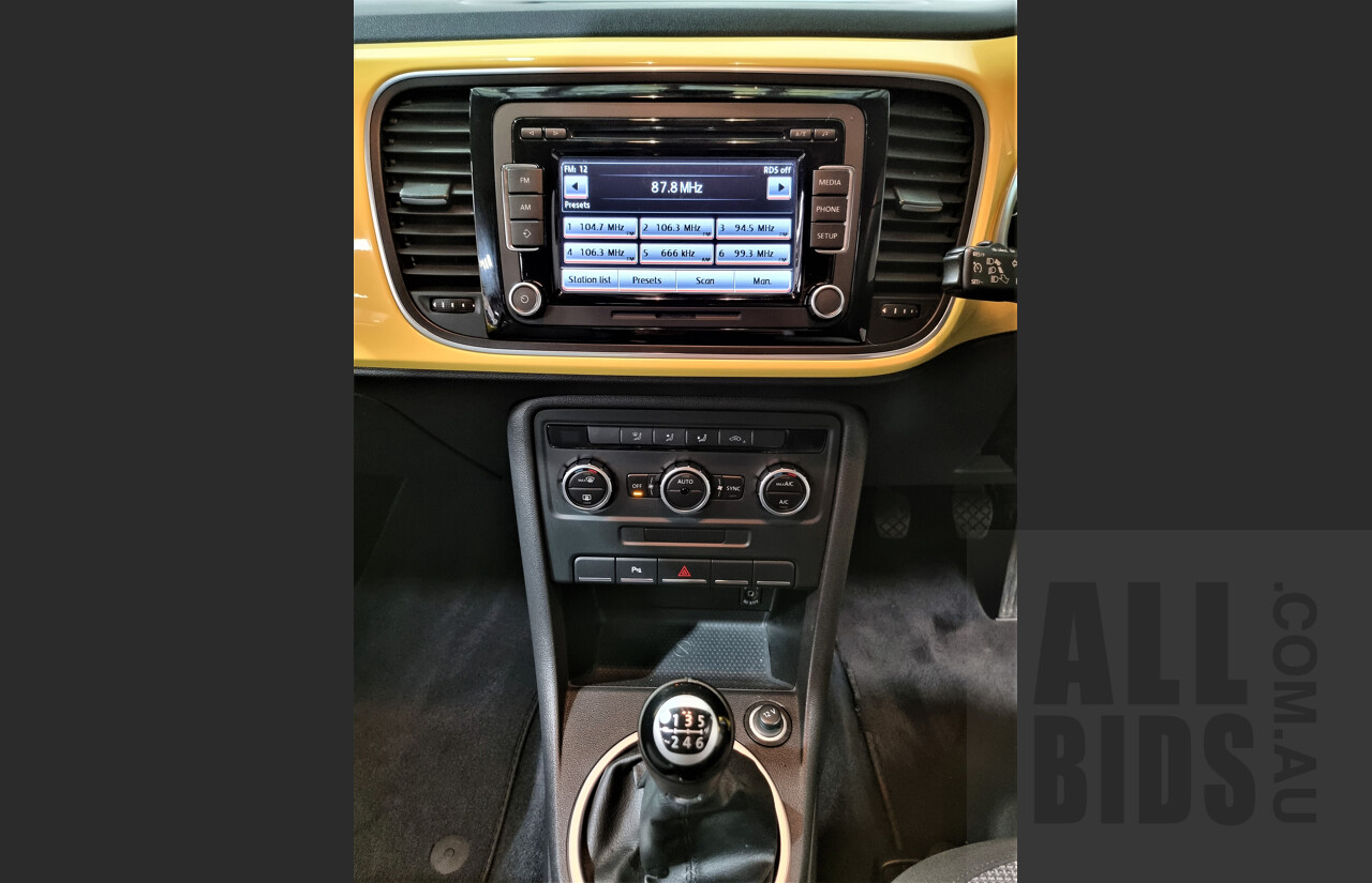7/2013 Volkswagen Beetle 1L 3dr Hatchback Yellow 1.4L Twincharge Manual