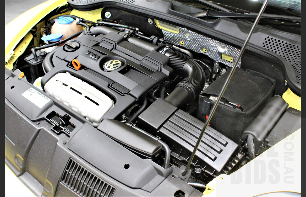 7/2013 Volkswagen Beetle 1L 3dr Hatchback Yellow 1.4L Twincharge Manual