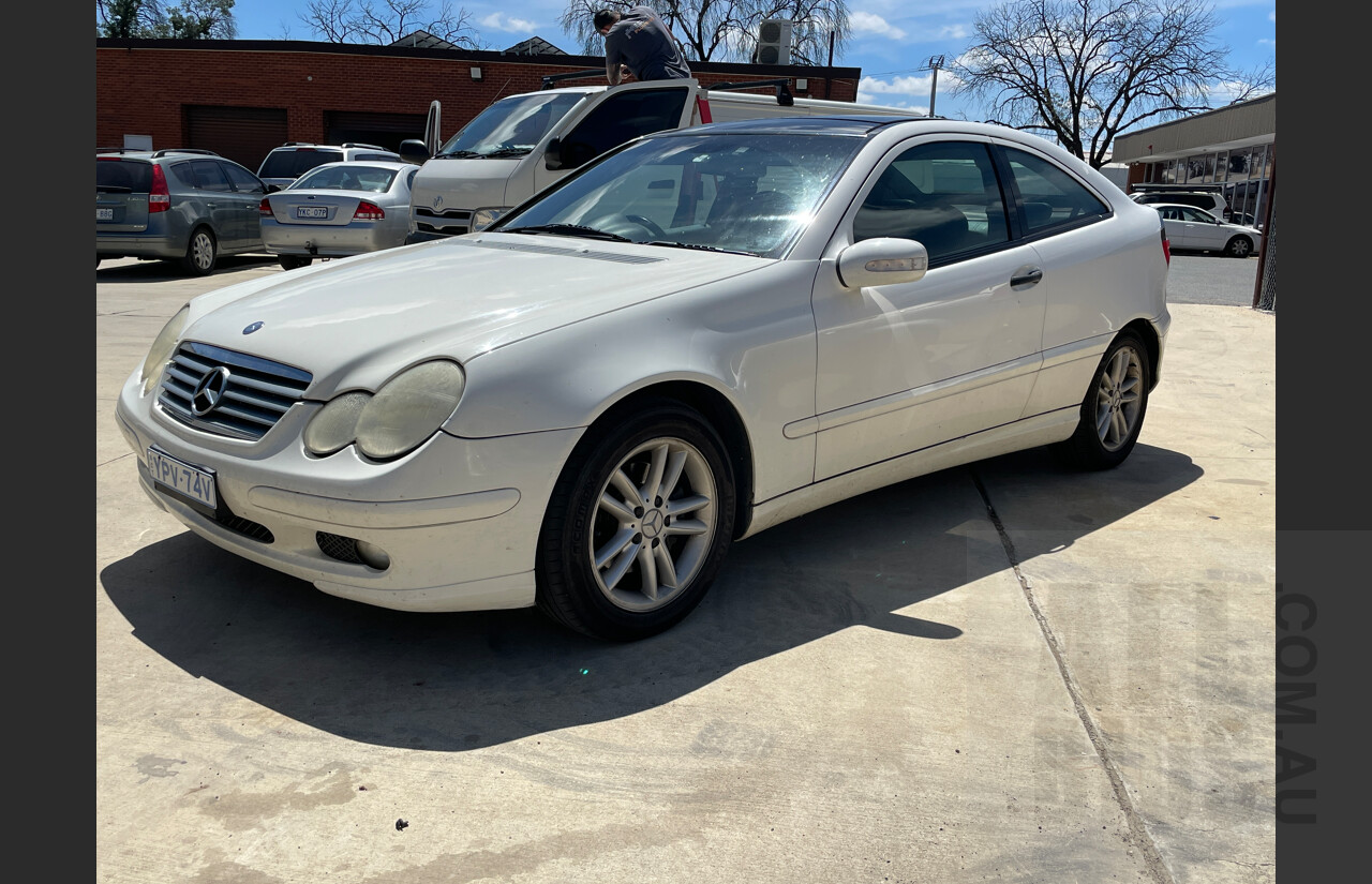 10/2002 Mercedes-Benz C200 Kompressor CL203 2d Coupe White 1.8L