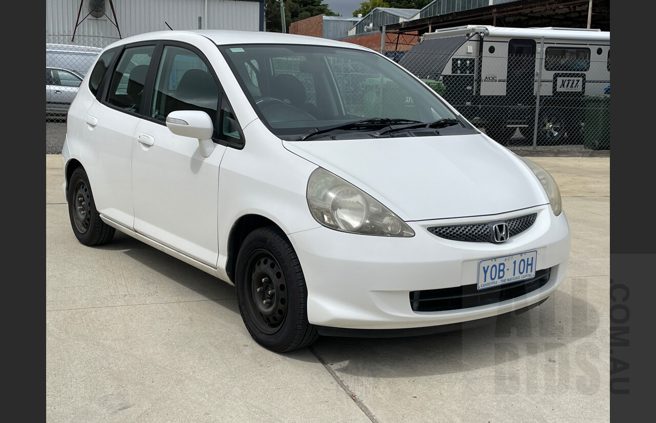 8/2006 Honda Jazz VTi MY06 5d Hatchback White 1.5L